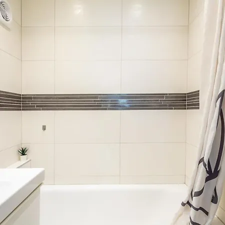 Cozy Quiet With A Balcony דירה בודפשט