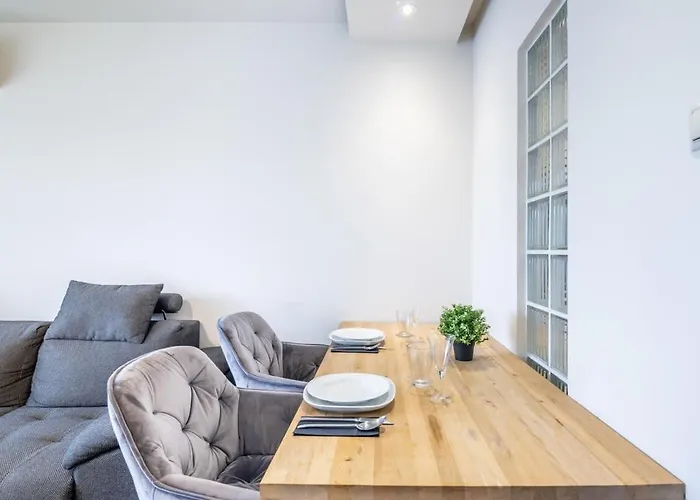 Cozy Quiet With A Balcony