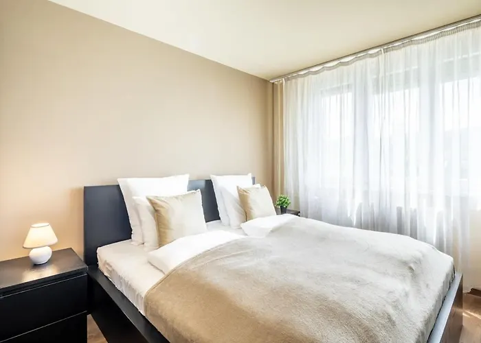 Cozy Quiet With A Balcony *