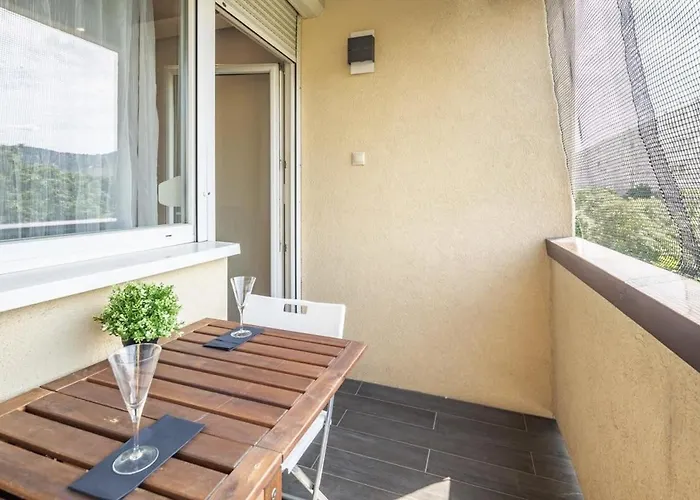Cozy Quiet With A Balcony Apartament *